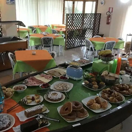 לינה וארוחת בוקר Cristina *